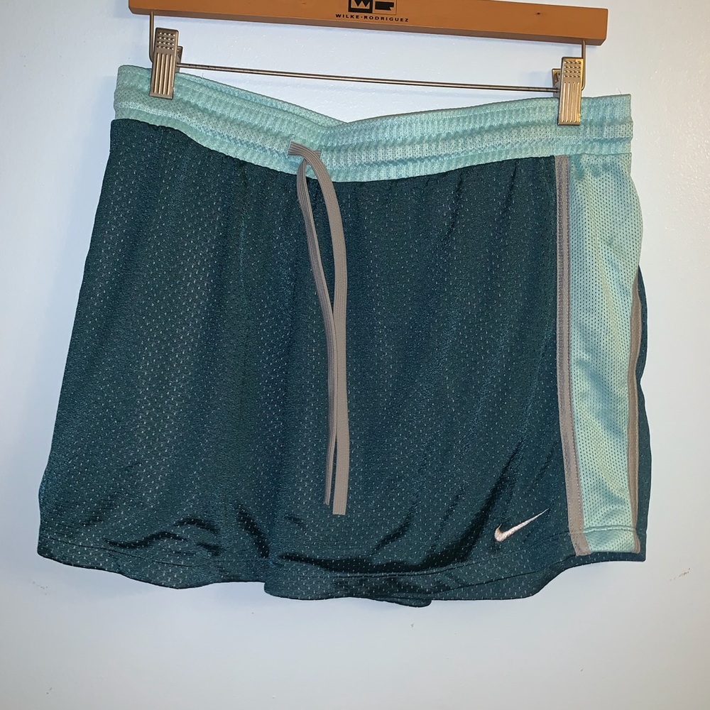 Nike basketball shorts || L